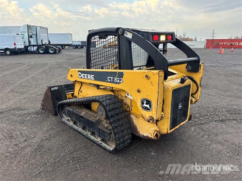 John Deere CT322 لوادر انزلاقية التوجيه