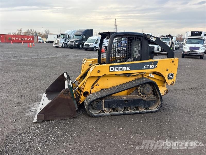 John Deere CT322 لوادر انزلاقية التوجيه