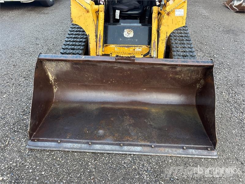 John Deere CT322 لوادر انزلاقية التوجيه