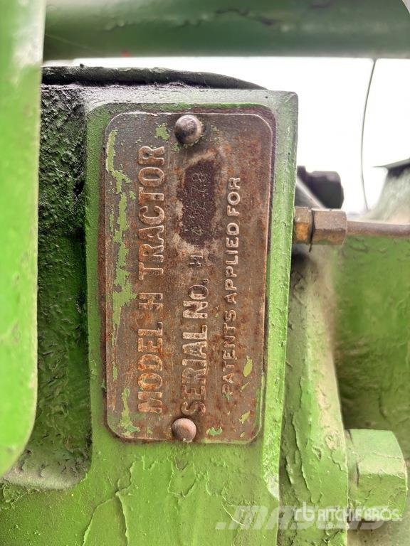 John Deere H 2WD Antique Tractor الجرارات
