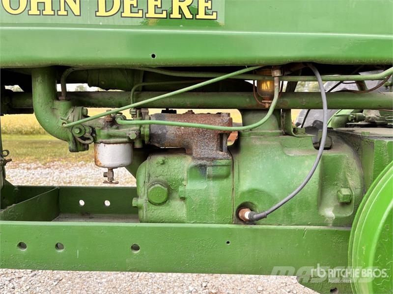 John Deere H 2WD Antique Tractor الجرارات