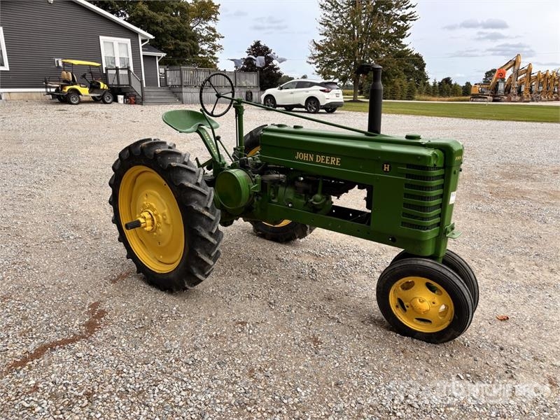 John Deere H 2WD Narrow Front Row Crop Antique Tractor الجرارات