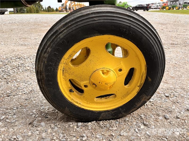 John Deere H 2WD Narrow Front Row Crop Antique Tractor الجرارات