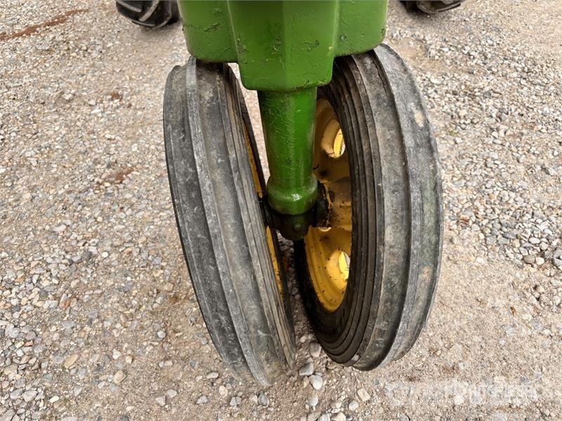 John Deere H 2WD Narrow Front Row Crop Antique Tractor الجرارات