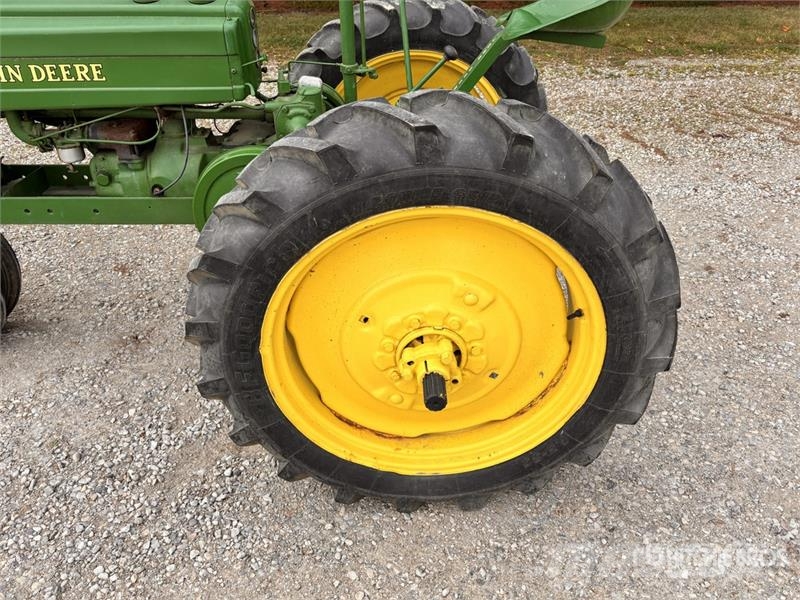 John Deere H 2WD Narrow Front Row Crop Antique Tractor الجرارات