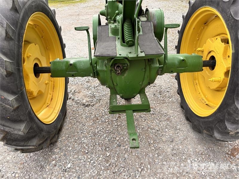 John Deere H 2WD Narrow Front Row Crop Antique Tractor الجرارات