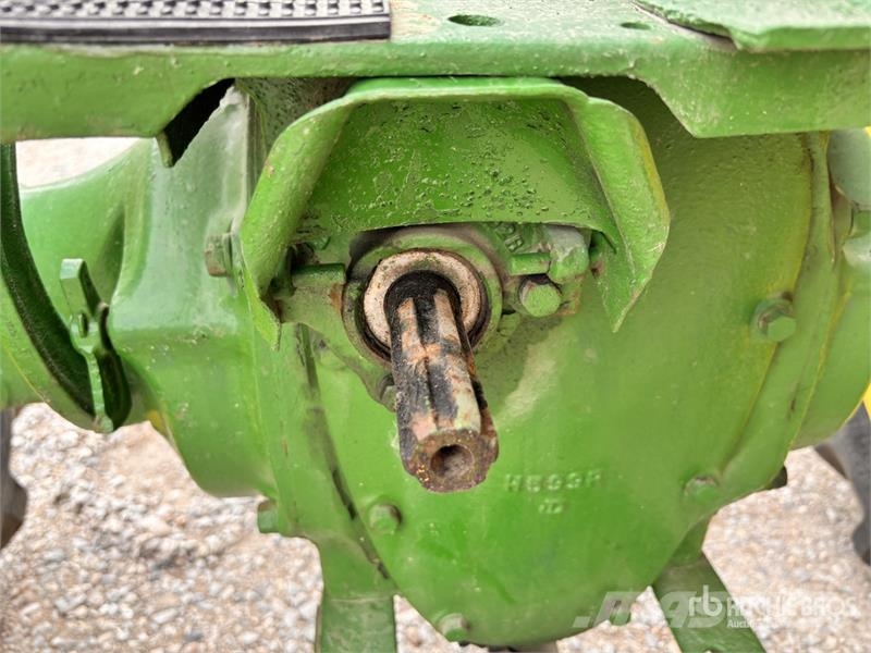 John Deere H 2WD Narrow Front Row Crop Antique Tractor الجرارات