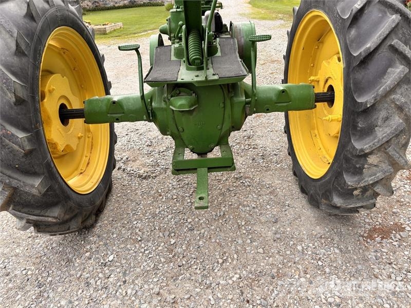 John Deere H 2WD Narrow Front Row Crop Antique Tractor الجرارات
