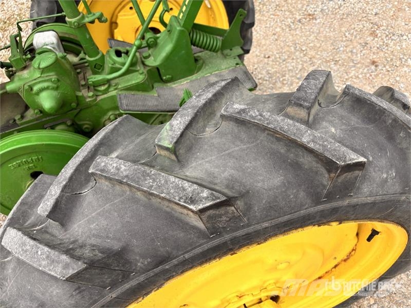 John Deere H 2WD Narrow Front Row Crop Antique Tractor الجرارات