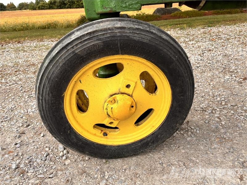 John Deere H 2WD Narrow Front Row Crop Antique Tractor الجرارات