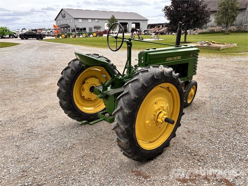 John Deere H 2WD Narrow Front Row Crop Antique Tractor الجرارات