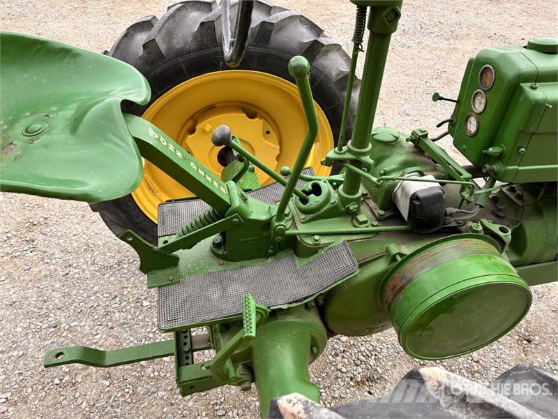John Deere H 2WD Narrow Front Row Crop Antique Tractor الجرارات