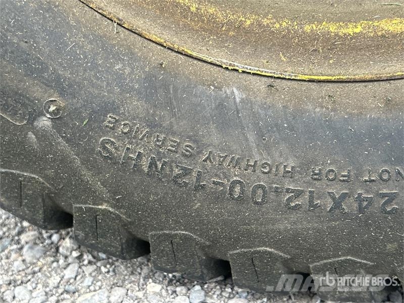 John Deere Z915E Zero-Turn Lawn Mower ركوب الحشائش