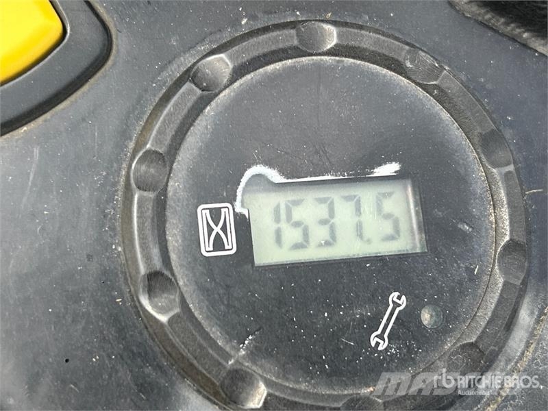 John Deere Z915E Zero-Turn Lawn Mower ركوب الحشائش