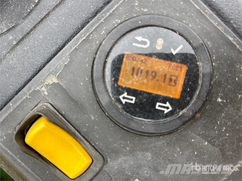 John Deere Z997R ZTrak 4x2 Zero-Turn Lawn Mower Самохідні газонокосарки