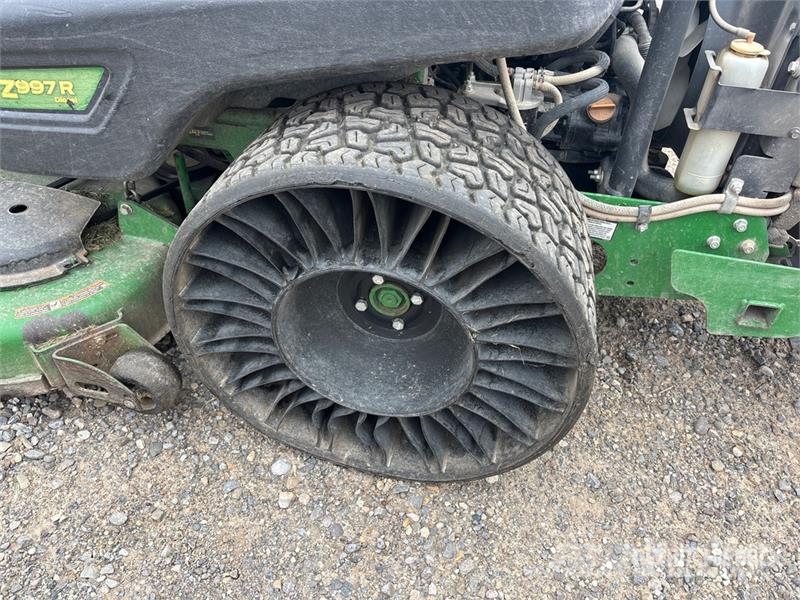John Deere Z997R ZTrak 4x2 Zero-Turn Lawn Mower Самохідні газонокосарки