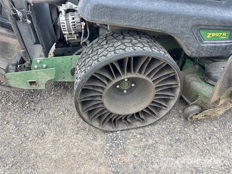 John Deere Z997R ZTrak 4x2 Zero-Turn Lawn Mower Самохідні газонокосарки