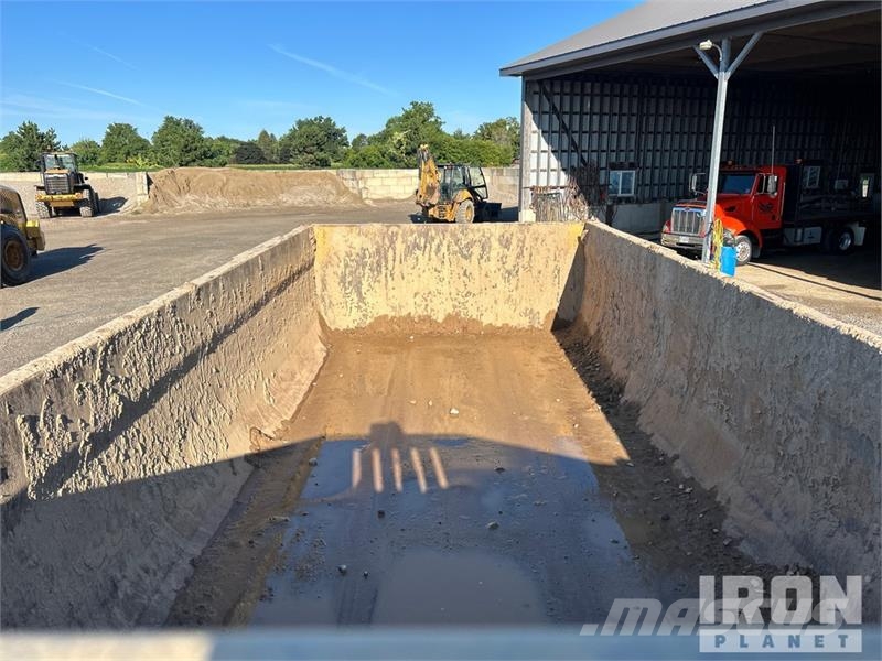 Joskin Trans-KTP 22/50 T/A Off-Road End Dump Trailer Вантажівки / спеціальні