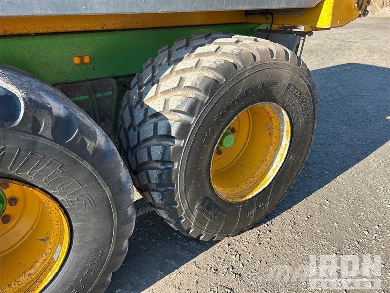 Joskin Trans-KTP 22/50 T/A Off-Road End Dump Trailer Вантажівки / спеціальні