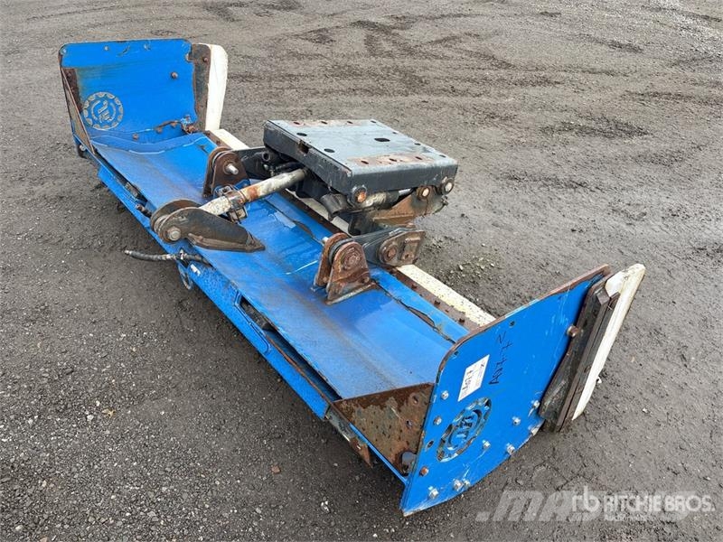 Jules Roberge 8 ft 1 in Snow Pusher - Fits Tractor Chasse neige