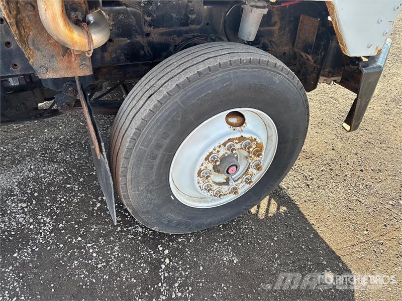 Kalmar 4x2 Spotter Truck Terminalivedukid