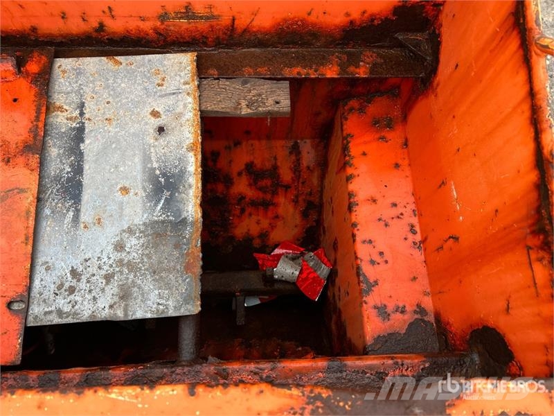  Kanlan 3 pt Hitch Salt Spreader Hiekan- ja suolanlevittimet