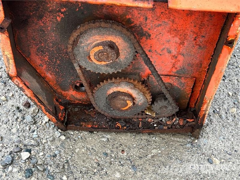  Kanlan 3 pt Hitch Salt Spreader Hiekan- ja suolanlevittimet
