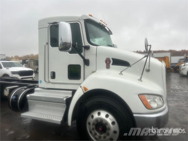 Kenworth 6x4 Cab and Chassis Кабіни