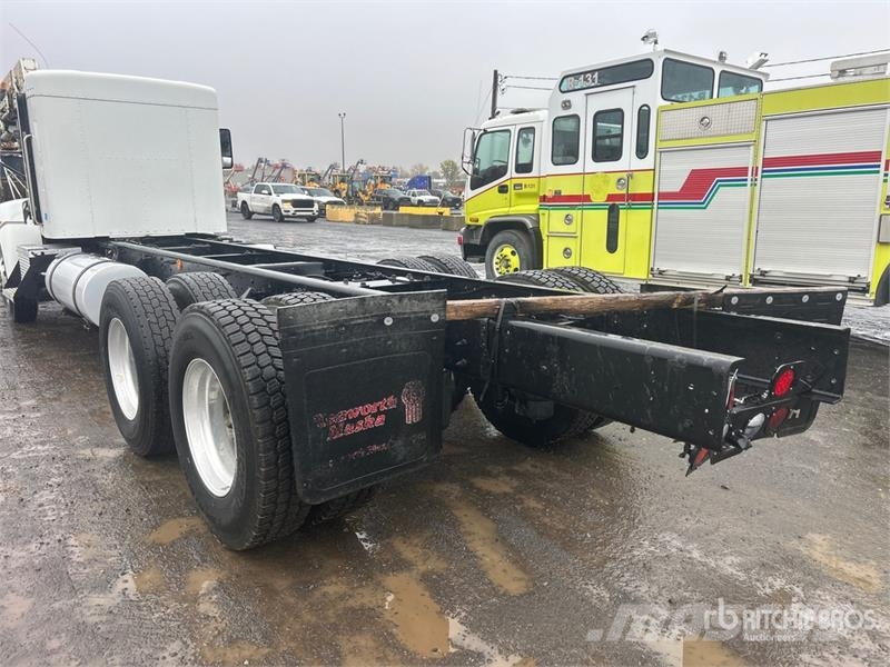 Kenworth 6x4 Cab and Chassis Кабіни