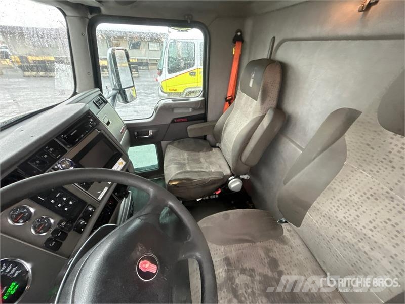 Kenworth 6x4 Cab and Chassis Кабіни