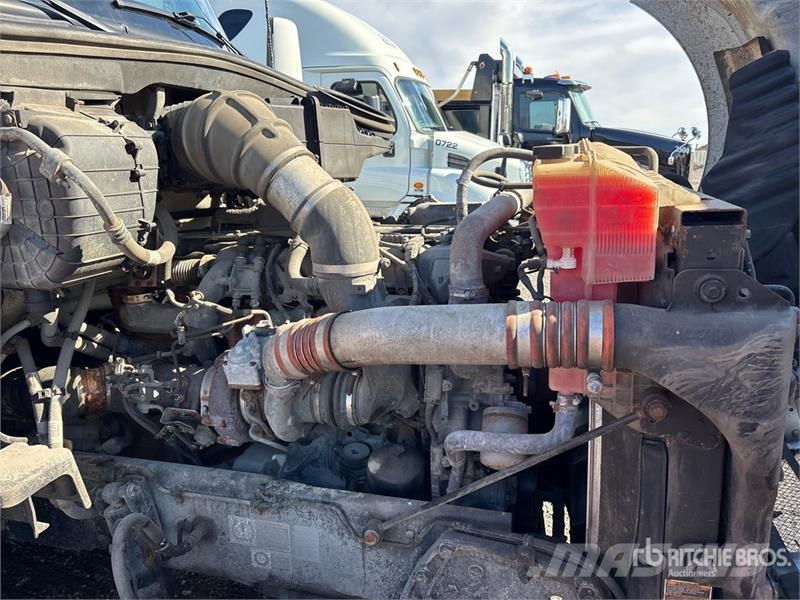 Kenworth 6x4 T/A Sleeper Truck Tractor (Inoperable) Motrici e Trattori Stradali