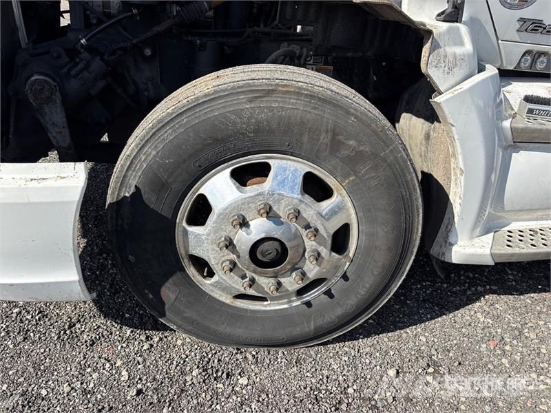 Kenworth 6x4 T/A Sleeper Truck Tractor (Inoperable) Motrici e Trattori Stradali