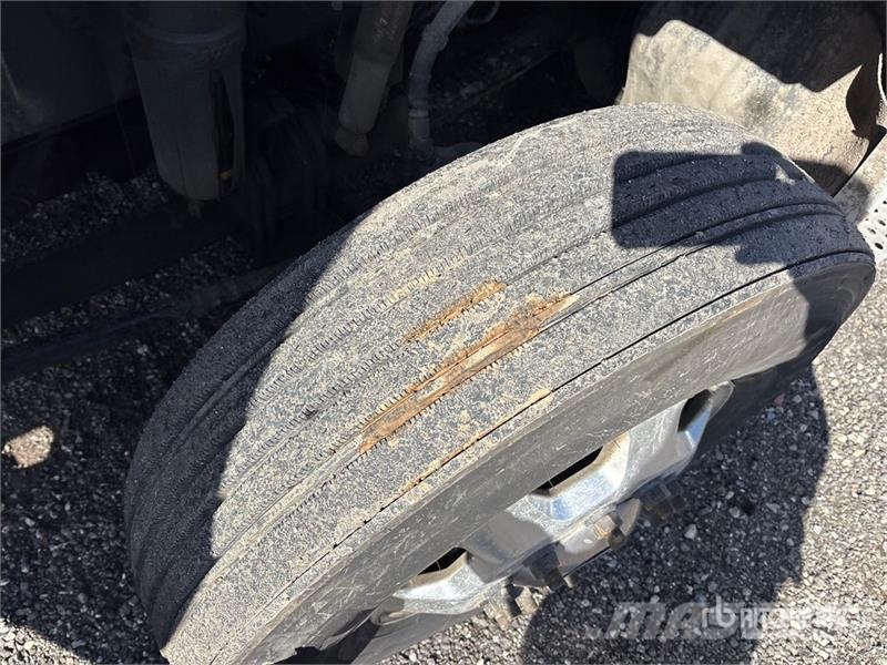 Kenworth 6x4 T/A Sleeper Truck Tractor (Inoperable) Motrici e Trattori Stradali