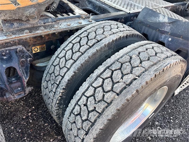 Kenworth 6x4 T/A Sleeper Truck Tractor (Inoperable) Motrici e Trattori Stradali