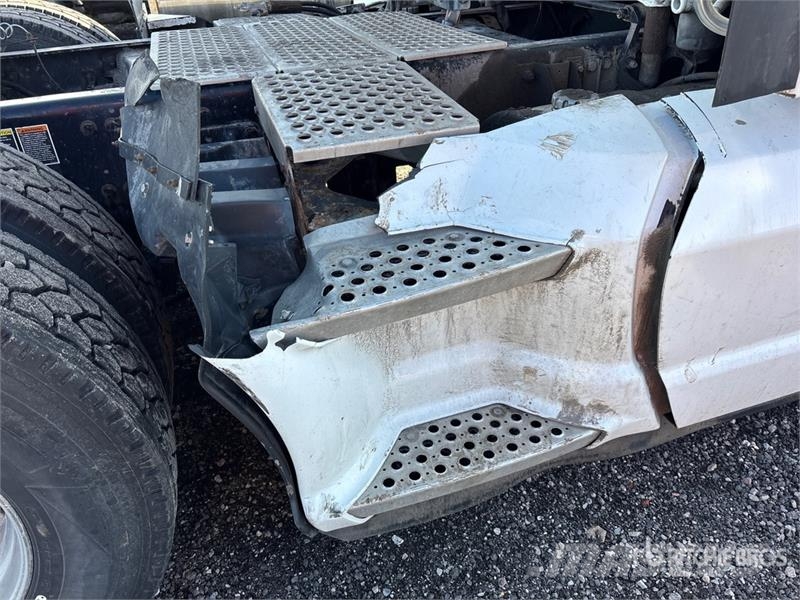 Kenworth 6x4 T/A Sleeper Truck Tractor (Inoperable) Motrici e Trattori Stradali