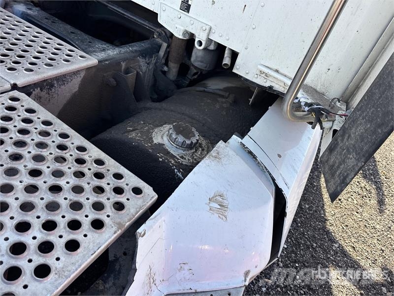 Kenworth 6x4 T/A Sleeper Truck Tractor (Inoperable) Motrici e Trattori Stradali