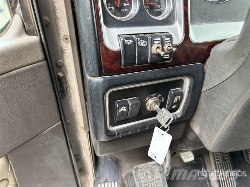 Kenworth Dahms Ultra 18 on Kenworth T800 8x4 Twin-Steer St Stroje na výrobu betonových prefabrikátů