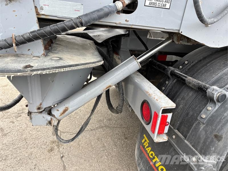 Kenworth Dahms Ultra 18 on Kenworth T800 8x4 Twin-Steer St Stroje na výrobu betonových prefabrikátů