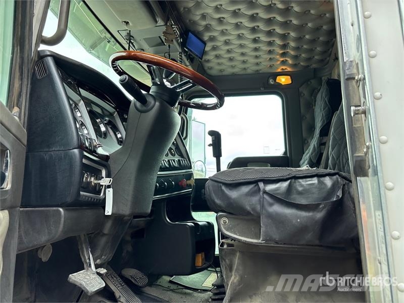 Kenworth Dahms Ultra 18 on Kenworth T800 8x4 Twin-Steer St Stroje na výrobu betonových prefabrikátů
