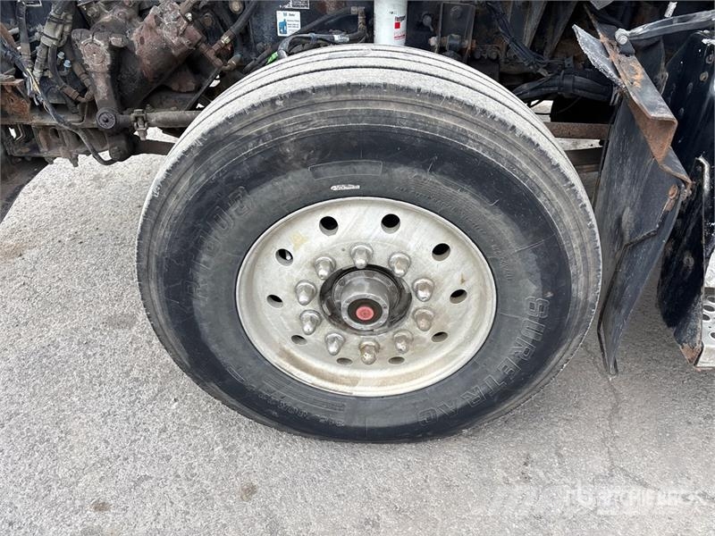 Kenworth Dahms Ultra 18 on Kenworth T800 8x4 Twin-Steer St Stroje na výrobu betonových prefabrikátů