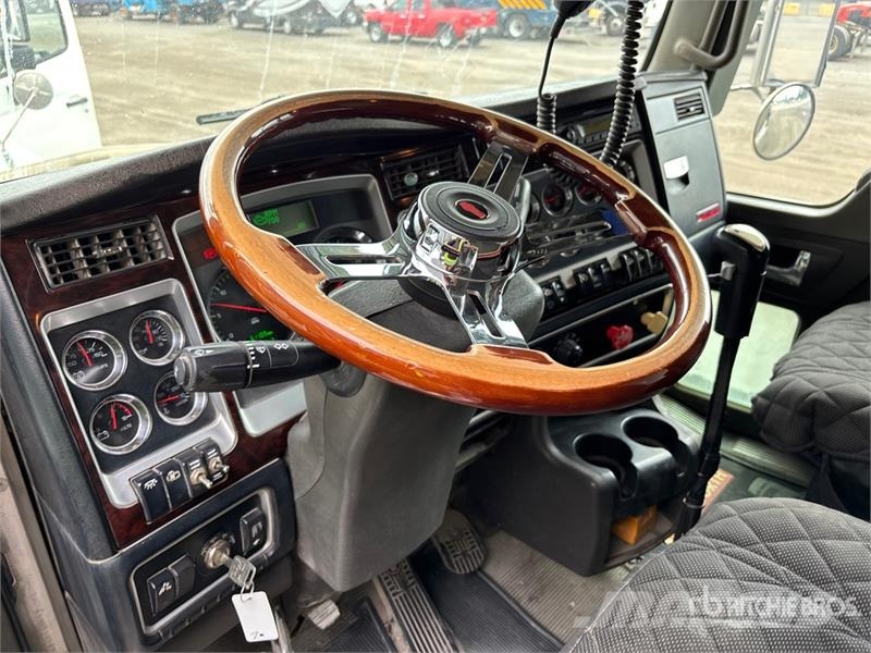 Kenworth Dahms Ultra 18 on Kenworth T800 8x4 Twin-Steer St Stroje na výrobu betonových prefabrikátů