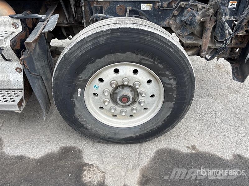 Kenworth Dahms Ultra 18 on Kenworth T800 8x4 Twin-Steer St Stroje na výrobu betonových prefabrikátů