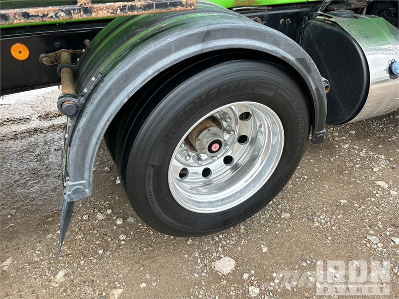 Kenworth Extreme XTR25HD on  Kenworth T880 8x4 Stone Spread ماكينات الحصاة والخرسانة