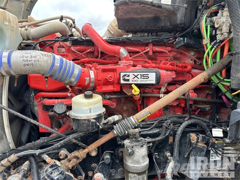 Kenworth Extreme XTR25HD on  Kenworth T880 8x4 Stone Spread ماكينات الحصاة والخرسانة