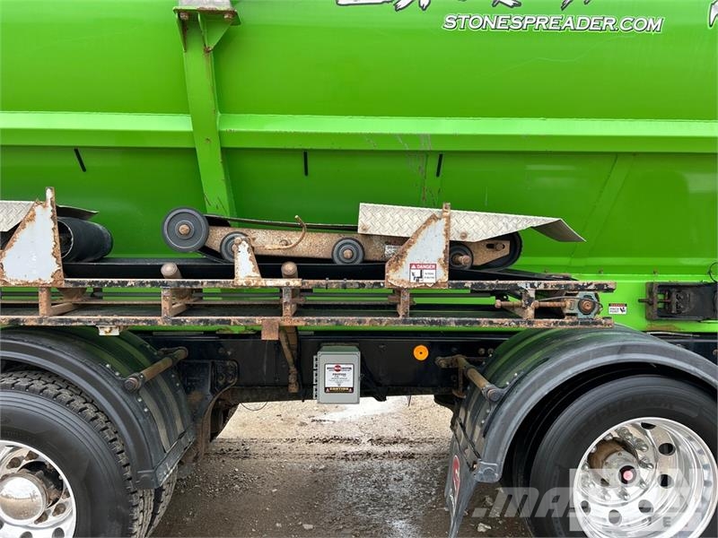 Kenworth Extreme XTR25HD on  Kenworth T880 8x4 Stone Spread ماكينات الحصاة والخرسانة
