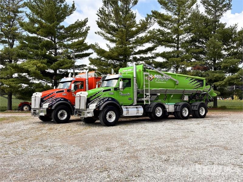 Kenworth Extreme XTR25HD on  Kenworth T880 8x4 Stone Spread ماكينات الحصاة والخرسانة