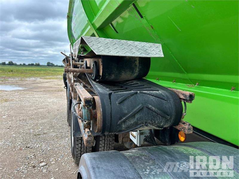Kenworth Extreme XTR25HD on  Kenworth T880 8x4 Stone Spread ماكينات الحصاة والخرسانة