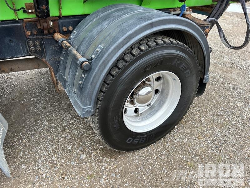 Kenworth Extreme XTR25HD on  Kenworth T880 8x4 Stone Spread ماكينات الحصاة والخرسانة