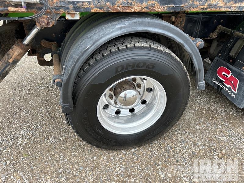 Kenworth Extreme XTR25HD on  Kenworth T880 8x4 Stone Spread ماكينات الحصاة والخرسانة