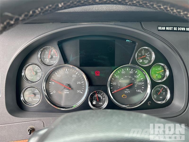 Kenworth Extreme XTR25HD on  Kenworth T880 8x4 Stone Spread ماكينات الحصاة والخرسانة